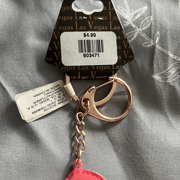 Flamingo Keychain - Picture 3 of 6